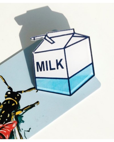 Пластиковий значок Milk