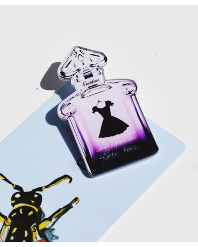 Пластиковий значок Guerlain